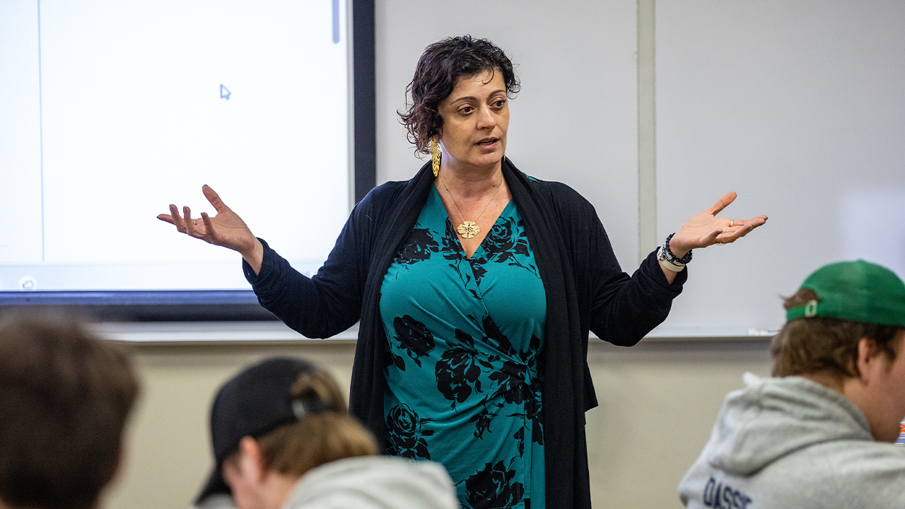 Dr. Jaber empowers her students to discover the potential of AI in the business world.