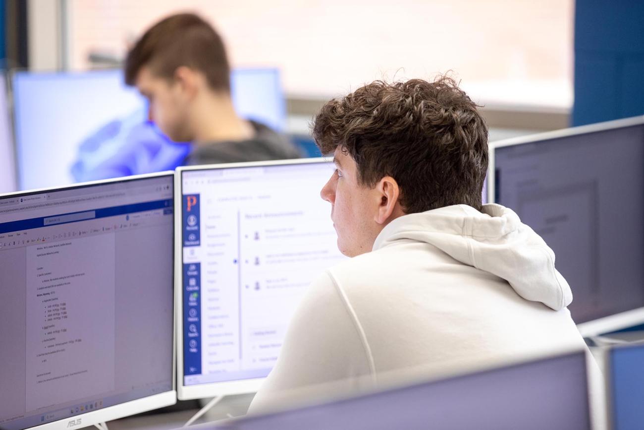 students in cybersecurity lab