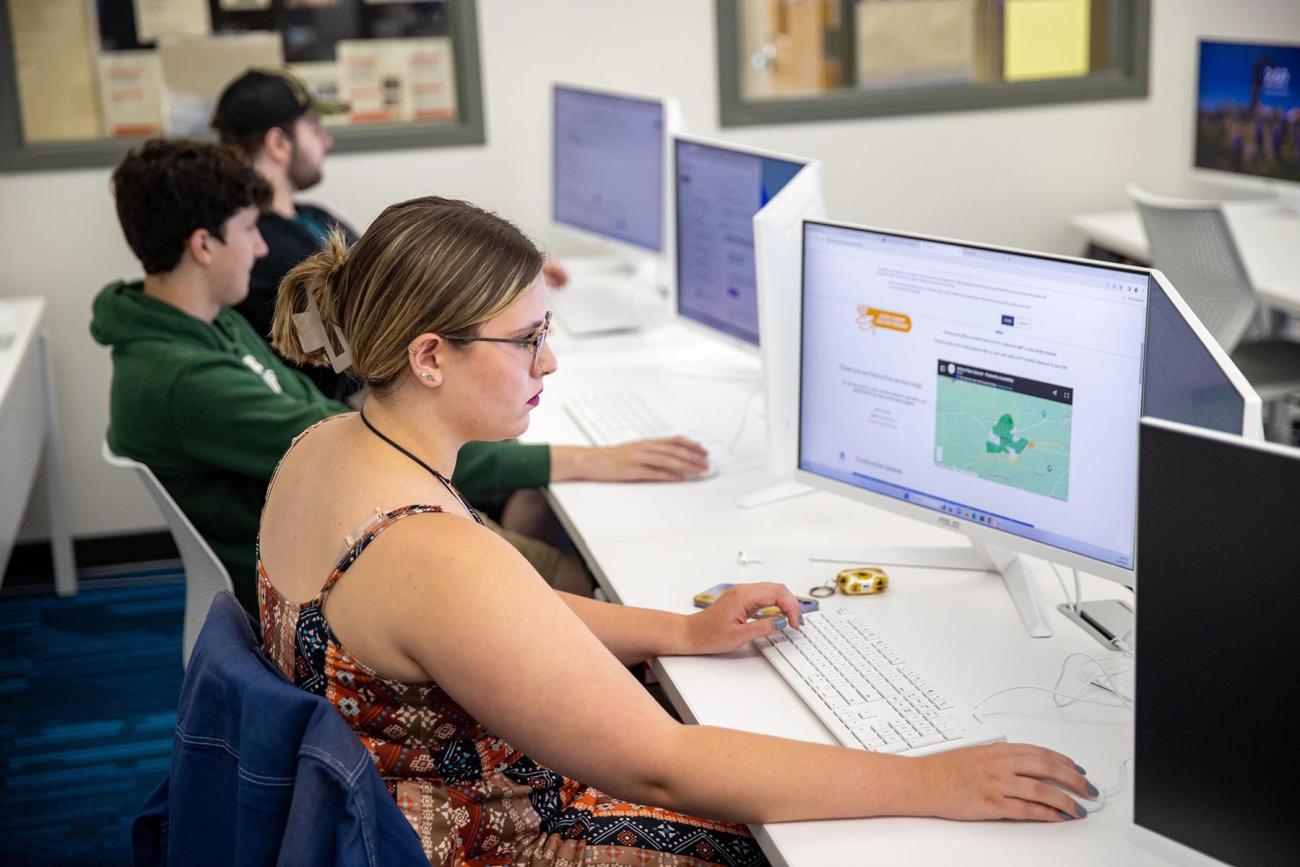 students in cybersecurity lab