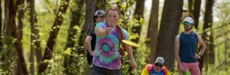 Baraboo students on disc golf course
